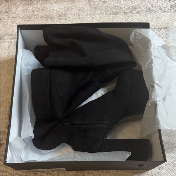 Tony Bianco Toniq Platform Boot
Black Stretch Suede Size 8 - Picture 5 of 7